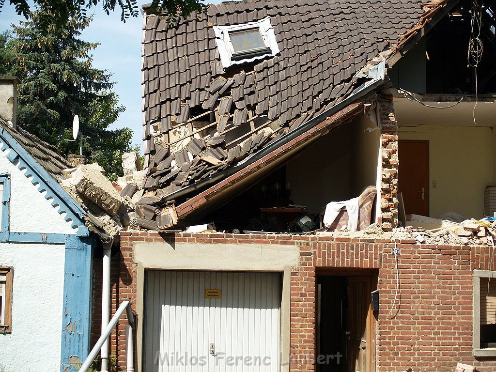 Detonation im Haus Erftstadt Dirmertsheim Brueckenstr P544.JPG